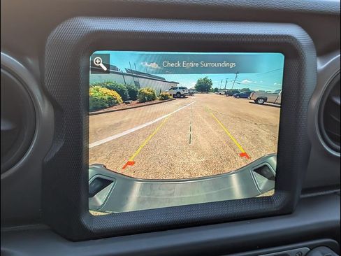 Used 2021 Jeep Gladiator Sport AWD/4WD image 9