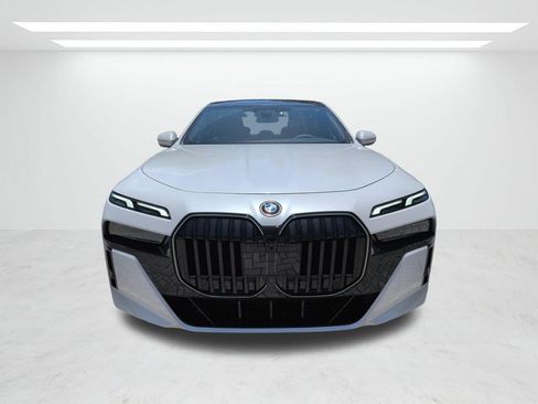 New 2026 BMW 750e xDrive AWD/4WD image 9