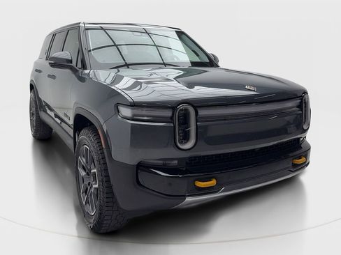 Used 2025 Rivian R1S Adventure AWD/4WD image 2
