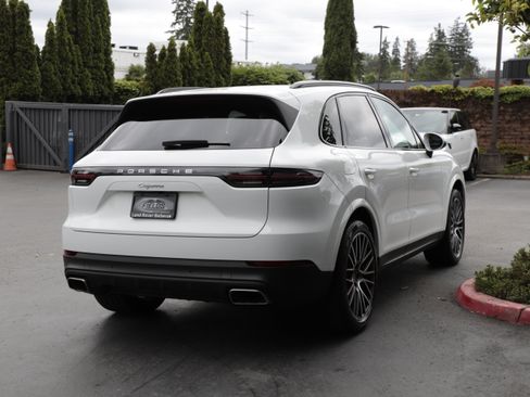 Used 2023 Porsche Cayenne AWD/4WD image 10