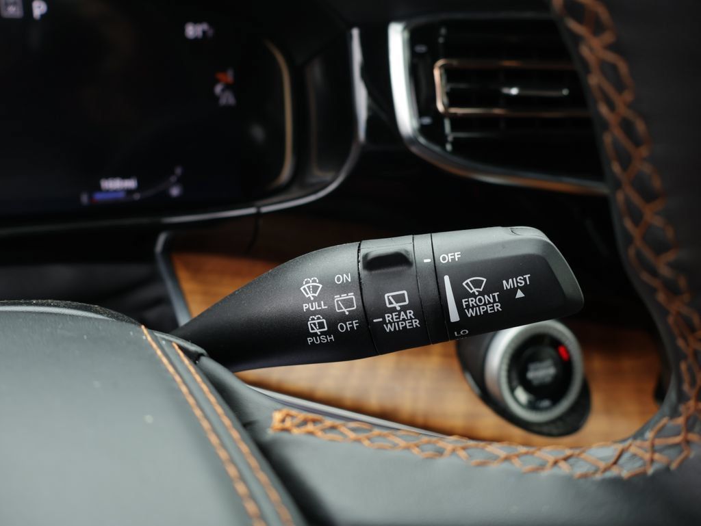 Used 2024 Jeep Grand Wagoneer L Series III AWD/4WD image 34