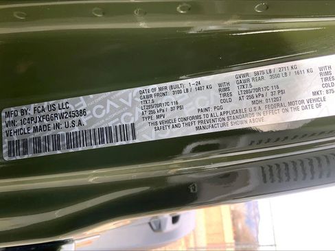 Used 2024 Jeep Wrangler Unlimited Rubicon w/ Technology Group image 28