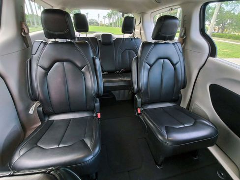 Used 2021 Chrysler Voyager Lxi FWD image 13