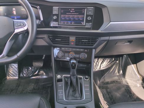 Used 2024 Volkswagen Jetta SE image 11