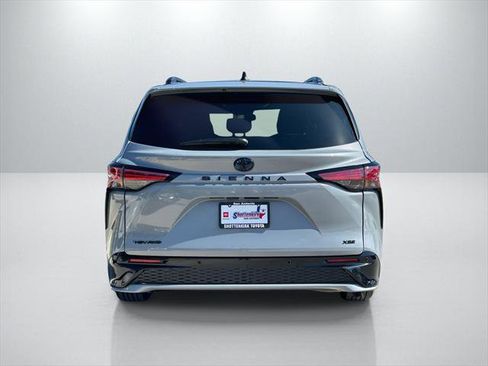 Certified 2025 Toyota Sienna XSE w/ XSE Premium Package image 6