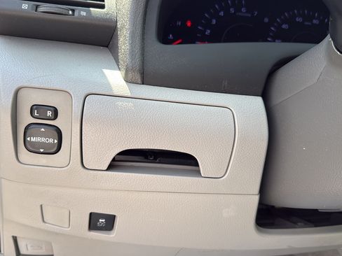 Used 2010 Toyota Camry LE FWD image 17