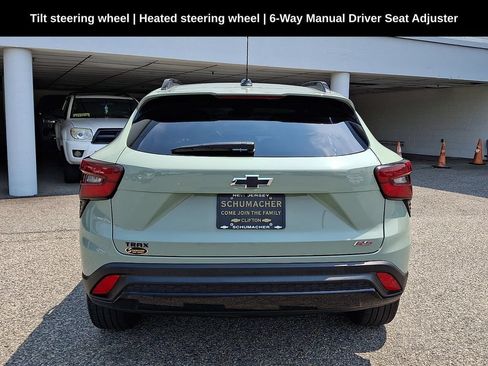 Used 2024 Chevrolet Trax RS w/ Sunroof Package FWD image 5