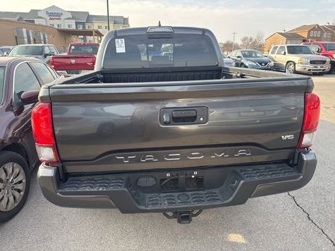 Used 2019 Toyota Tacoma TRD Sport image 5