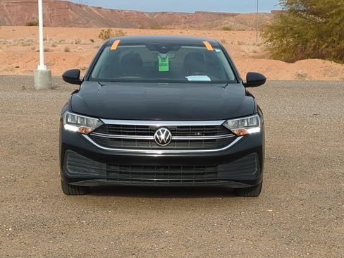 Used 2023 Volkswagen Jetta SE image 9