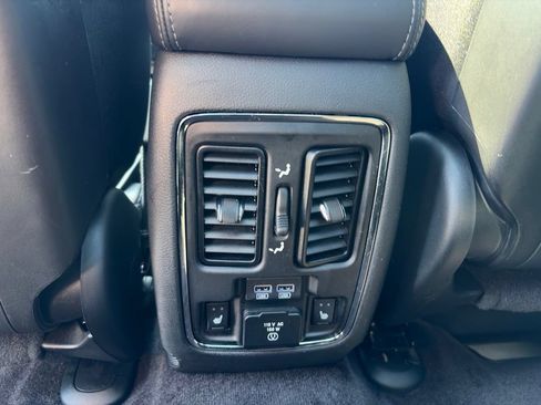 Used 2019 Jeep Grand Cherokee Overland AWD/4WD image 19