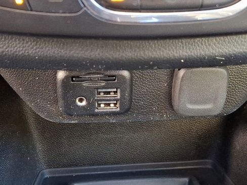 Used 2022 Chevrolet Traverse LT w/ LT Premium Package image 38