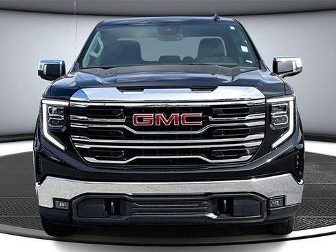 Used 2025 GMC Sierra 1500 SLT image 2