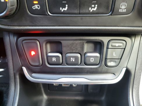 Used 2020 GMC Terrain SLE image 21