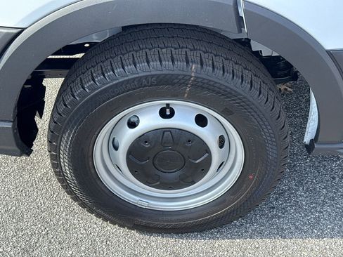 New 2026 Ford Transit 250 148 Medium Roof image 32