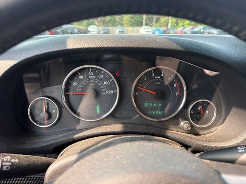 Used 2018 Jeep Wrangler Unlimited Sahara w/ Dual Top Group AWD/4WD image 7