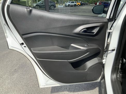 Used 2025 Chevrolet Trax LT w/ LT Convenience Package FWD image 42