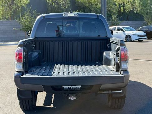 Used 2020 Toyota Tacoma TRD Sport w/ Technology Package AWD/4WD image 4