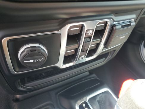 Used 2023 Jeep Gladiator Sport AWD/4WD image 21