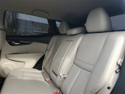 Used 2018 Nissan Rogue Sport SL image 10