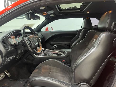 Used 2018 Dodge Challenger R/T Scat Pack RWD image 13