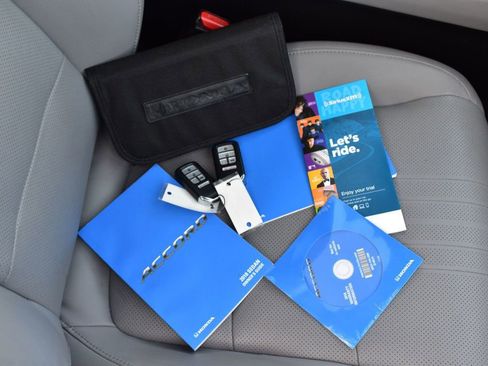 Used 2018 Honda Accord Touring image 13