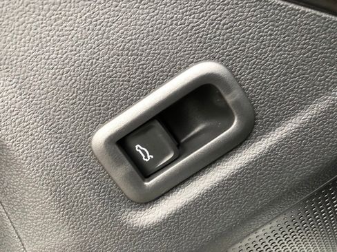 New 2026 Volkswagen Tiguan SE R-Line AWD/4WD image 12