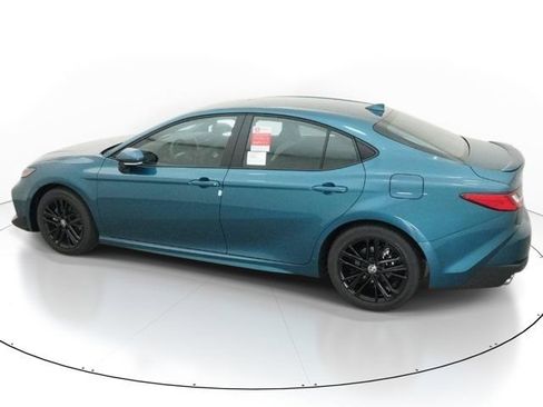 New 2026 Toyota Camry Hybrid FWD image 3