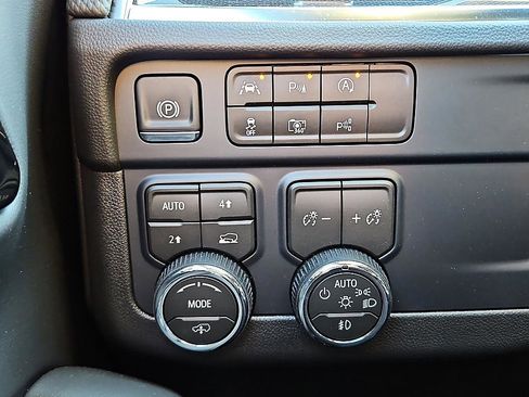 New 2026 Chevrolet Suburban RST w/ RST Capability Package AWD/4WD image 22