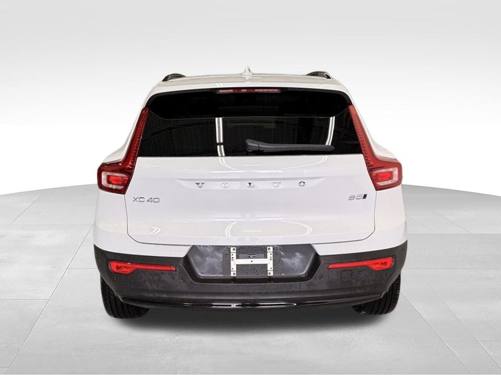 Used 2026 Volvo XC40 B5 Plus AWD/4WD image 4