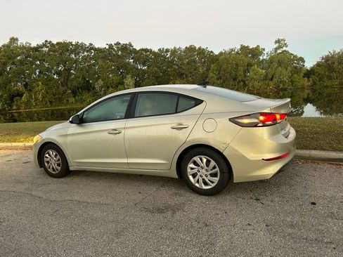 Used 2017 Hyundai Elantra SE image 3