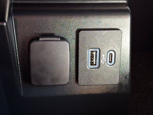 Used 2023 Ford Explorer XLT w/ Equipment Group 202A AWD/4WD image 26