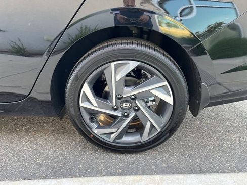 New 2026 Hyundai Elantra Limited image 40