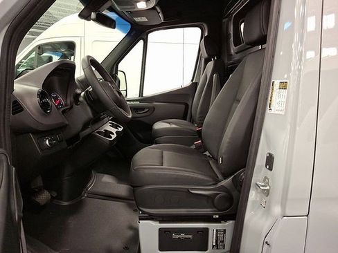 Used 2025 Mercedes-Benz Sprinter 3500 image 10