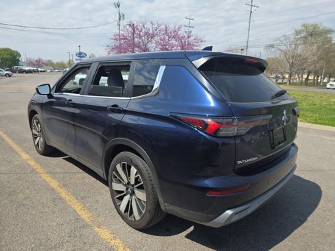 Used 2025 Mitsubishi Outlander SE image 6