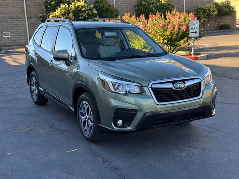 Used 2019 Subaru Forester Premium AWD/4WD image 8