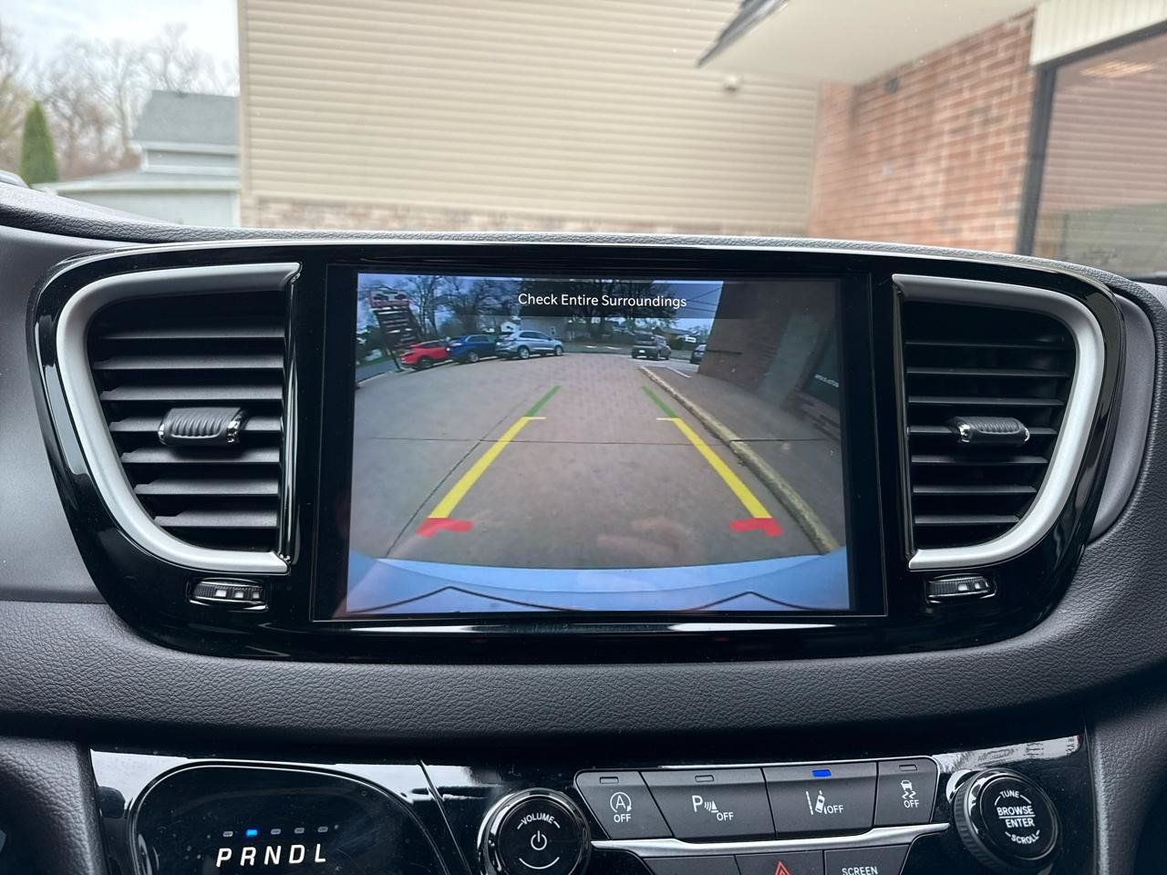 Used 2025 Chrysler Pacifica Select FWD image 8