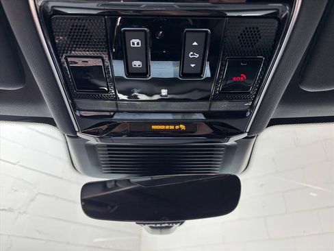 Used 2025 Land Rover Range Rover Sport SE image 12