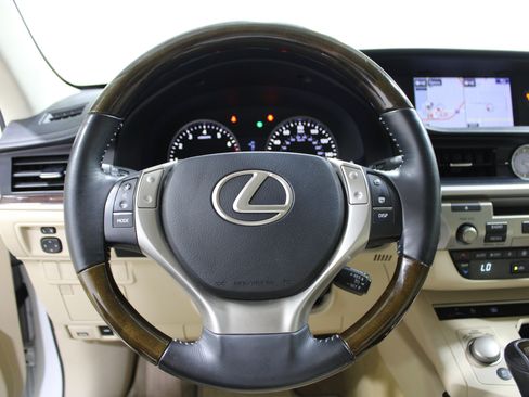 Used 2015 Lexus ES 350 w/ Luxury Package FWD image 18