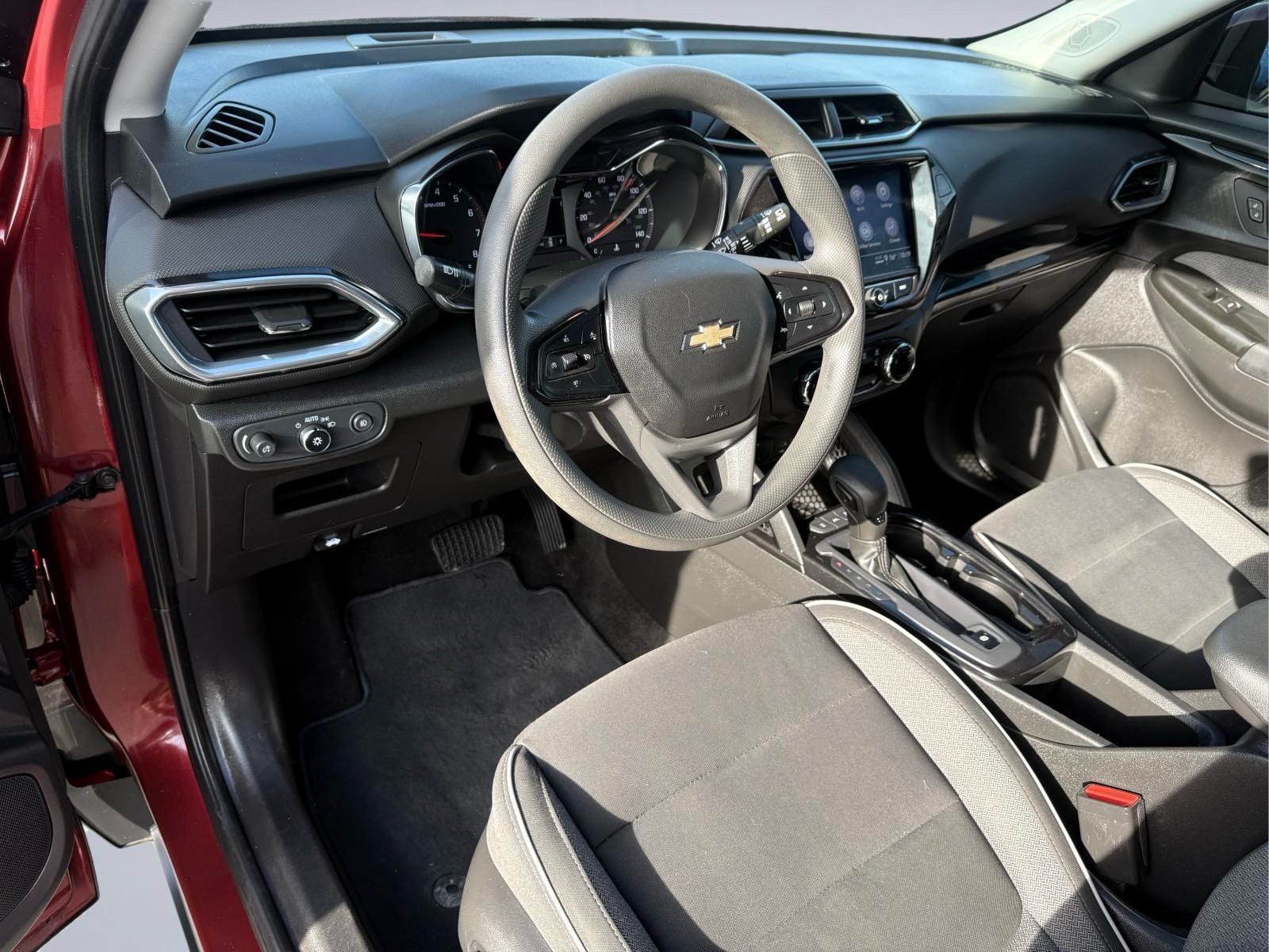Used 2022 Chevrolet TrailBlazer LT w/ Convenience Package FWD image 14