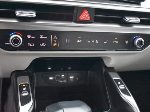 Used 2025 Kia Sorento S image 27