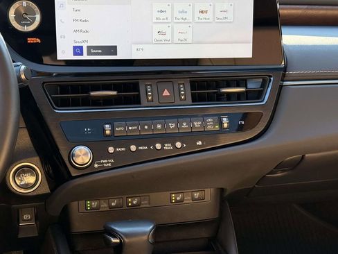 Used 2025 Lexus ES 350 Premium image 19