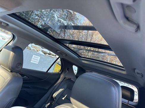 Used 2018 Chevrolet Equinox Premier image 28