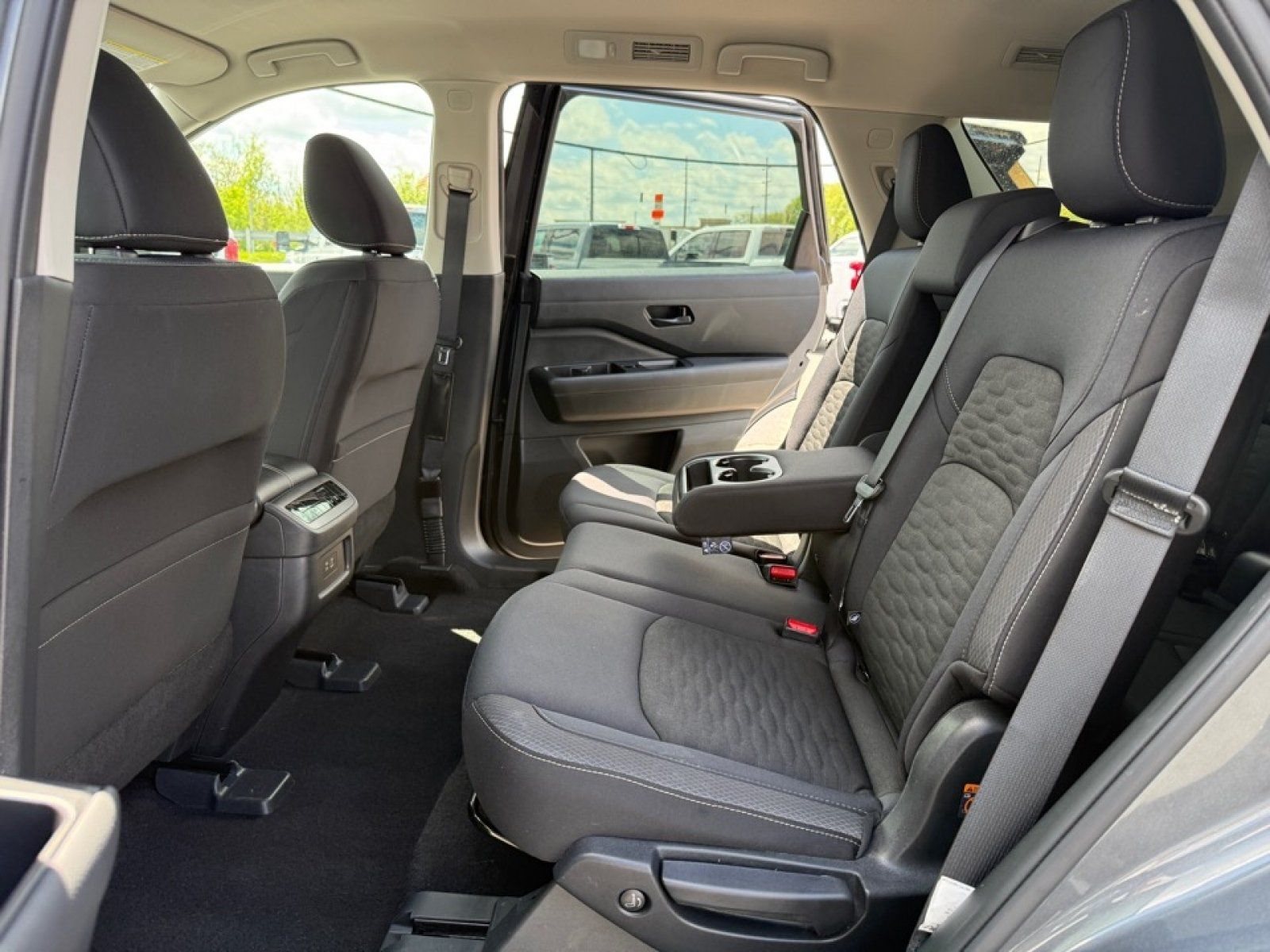 Used 2025 Nissan Pathfinder SV FWD image 16