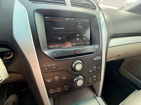 Used 2013 Ford Explorer XLT FWD image 12