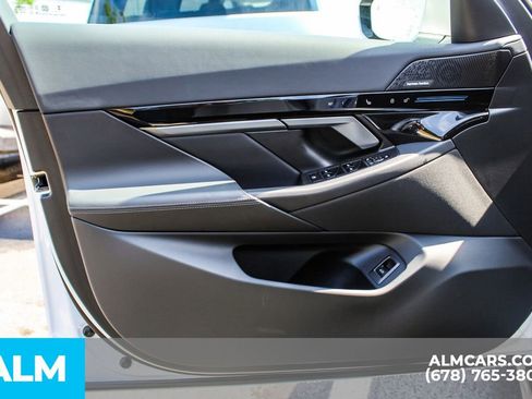 Used 2025 BMW 530i w/ Premium Package image 40