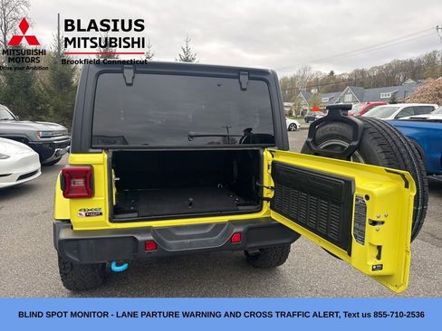 Used 2024 Jeep Wrangler Unlimited w/ Convenience Group AWD/4WD image 13