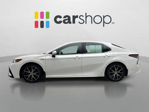 Used 2021 Toyota Camry SE w/ Cold Weather Package FWD image 2