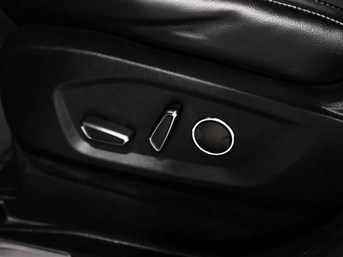 Used 2019 Ford Edge Titanium image 34