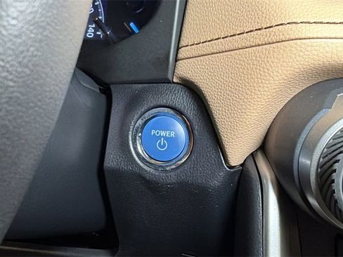 Used 2019 Toyota RAV4 Limited image 33