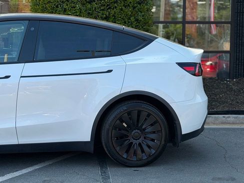 Used 2021 Tesla Model Y Long Range image 11